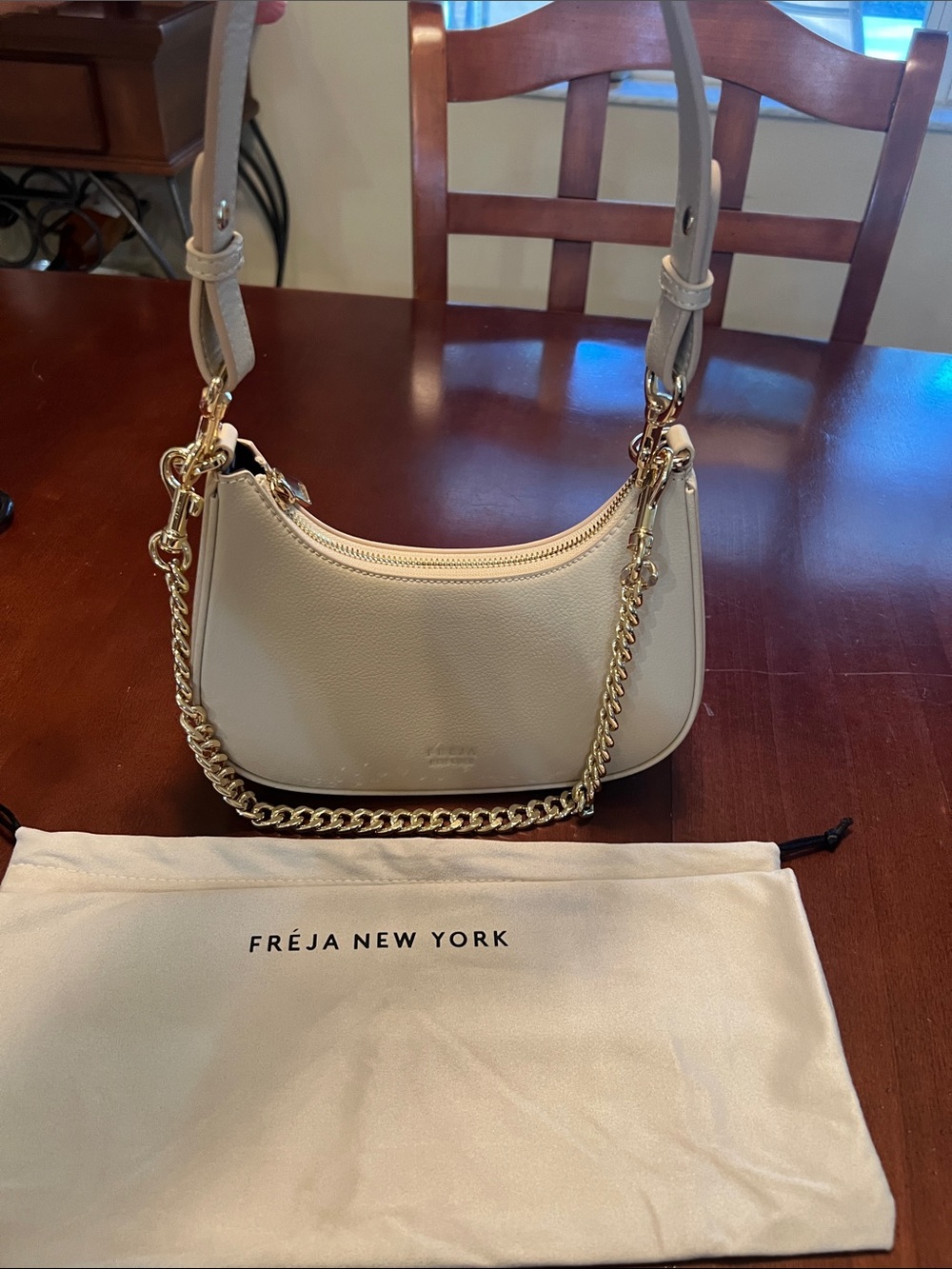 Freya Roma Oat Bag Shoulder bag Gold chain with dust bag